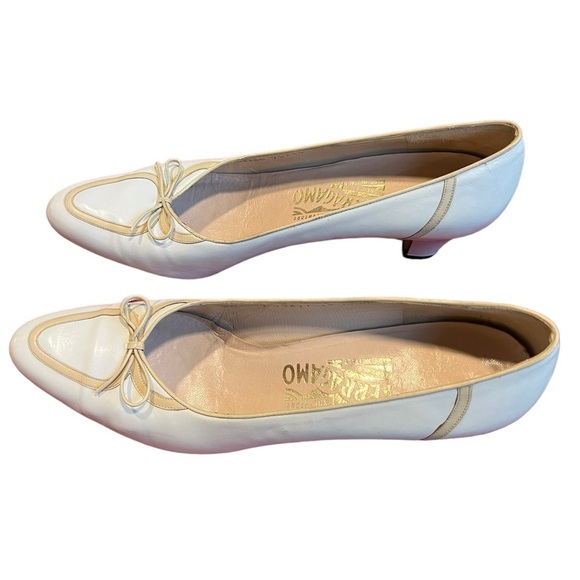 1950s Salvatore Ferragamo Heels Retro White, Beige, Brown Bow Pumps Size 10 - Picture 5 of 11